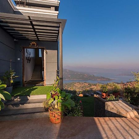 Eyes On The Lake By Stayvista - A Hillside Villa With A Captivating View Of The River Пуне Екстер'єр фото