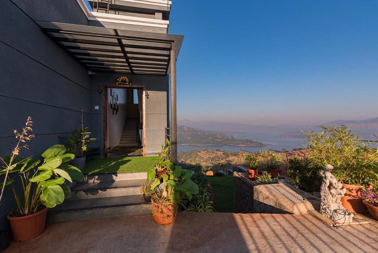 Eyes On The Lake By Stayvista - A Hillside Villa With A Captivating View Of The River Пуне Екстер'єр фото